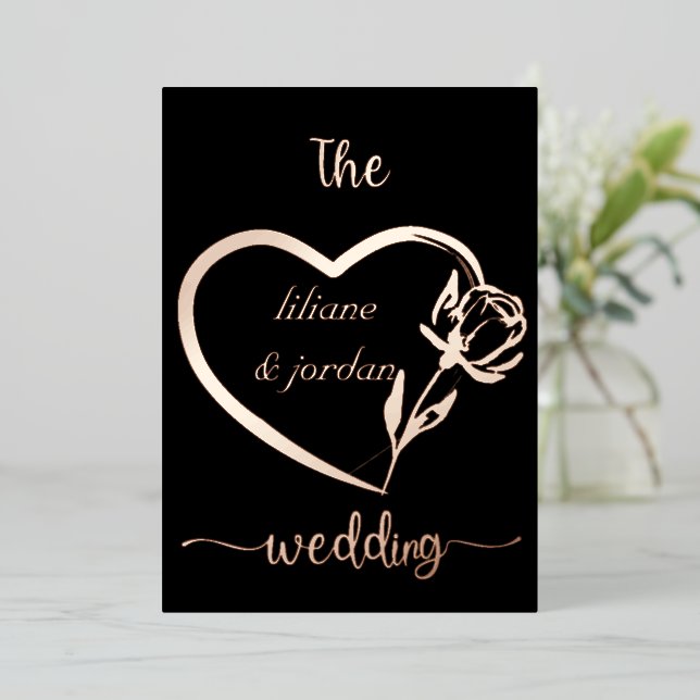 Invitation En Aluminium Premium Vrai Or Élégant Monogramme Black Foil In (Debout devant)