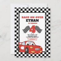 Enfant de 4 ans, 4ème course de voiture rouge d'an