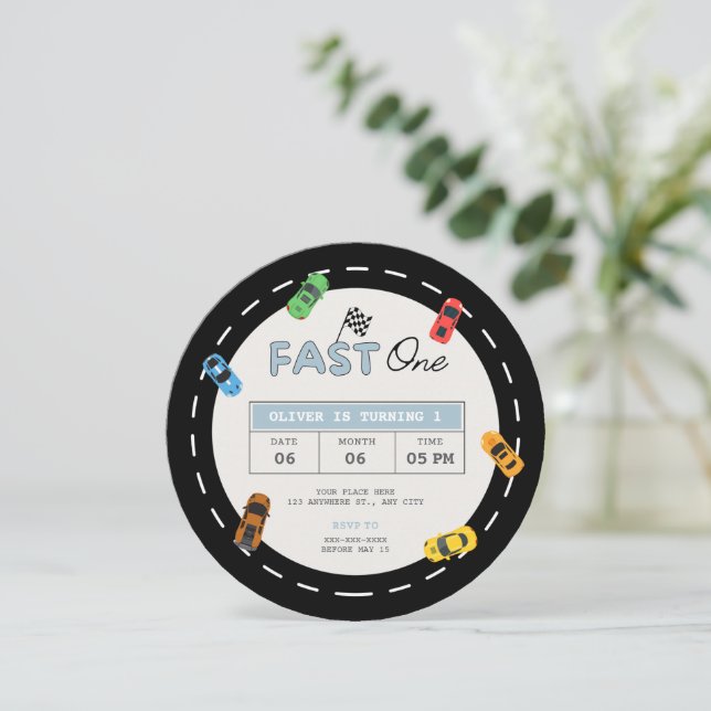Invitation Fast one race car boy 1er anniversaire (Debout devant)