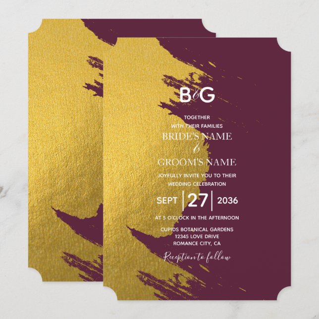 Invitation Faux Gold Brushstrokies & Bourgogne avec Monogramm (Devant / Derrière)