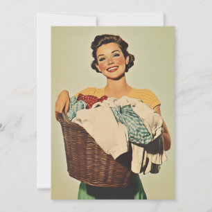 Invitation Femme au foyer souriante avec panier de blanchisse