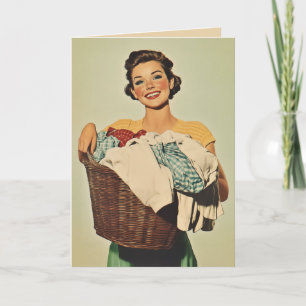 Invitation Femme au foyer souriante avec panier de blanchisse