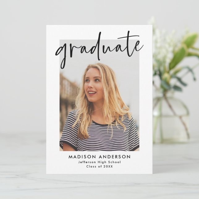 Invitation Fête de graduation photo de script noir à la main (Debout devant)