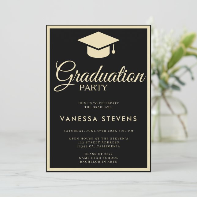 Invitation Fête de la casquette de graduation classique noire (Debout devant)