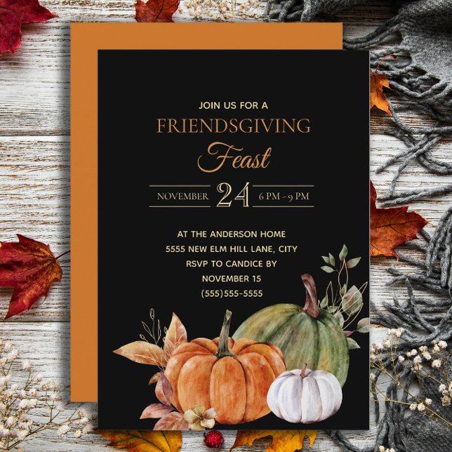 Invitation Fête de l'Action d'Ami Noire citrouille (Elegant orange and white pumpkins on black Friendsgiving Feast invitation)