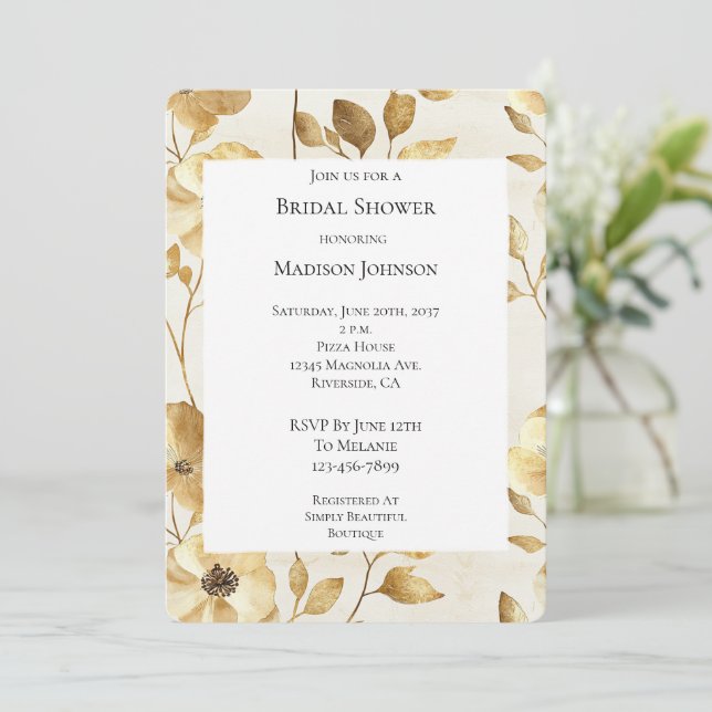Invitation Fête des mariées florale à la crème d'or chic (Debout devant)
