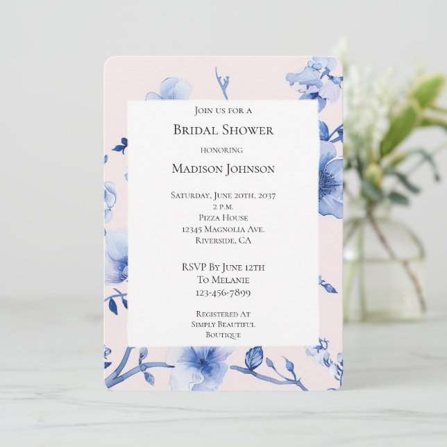 Invitation Fête des mariées florale bleu bleu romantique (Debout devant)