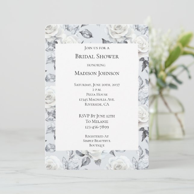 Invitation Fête des mariées florale chic gris argenté blanc r (Debout devant)