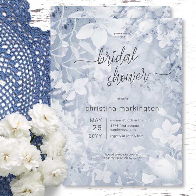 Invitation Fête des mariées florale moderne bleu et blanc (Modern Floral Blue & White Bridal Shower Invitation)
