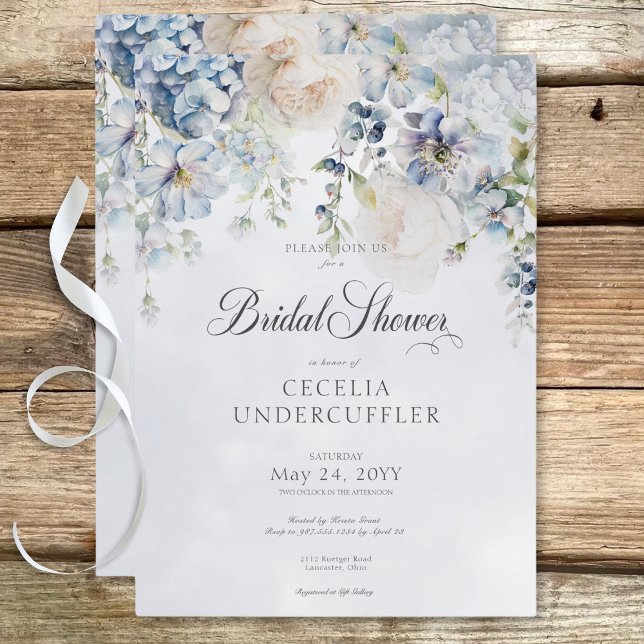 Invitation Fête des mariées moderne Florale Bleu & Blanc (Blue & White Floral Modern Bridal Shower Invitation)