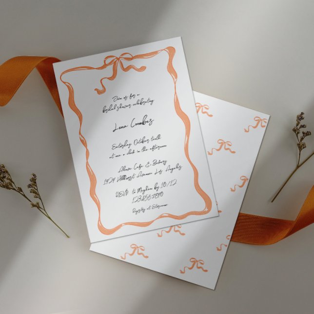 Invitation Fête des mariées romantique à la main en ruban à l (Bridal shower invite with ribbon bow border on an orange ribbon and plain background. )