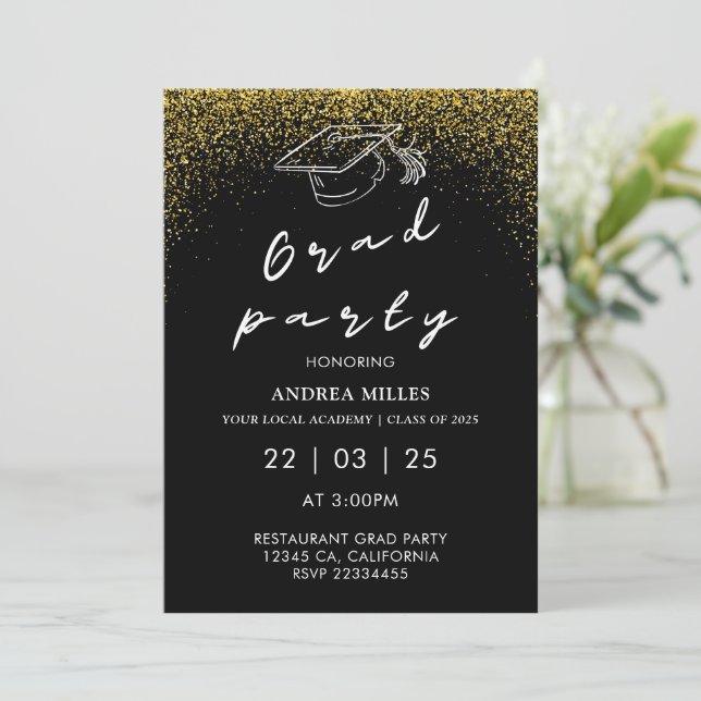 Invitation Fête moderne Noir et Blanc Script Grad (Debout devant)