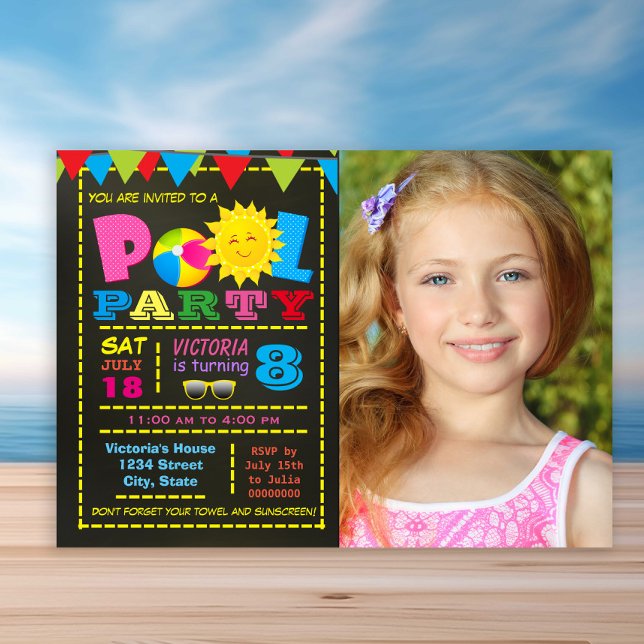 Invitation Filles Pool de la fête de la piscine fête d'annive (Cute pool party any number birthday invitation. Simply add your details and photo.)