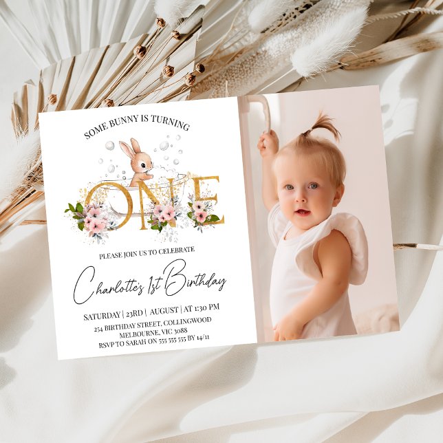 Invitation Filles Verbe Or Floral Un lapin 1er anniversaire (Some Bunny 1st Birthday Invitation Girl, Bunny Themed First Birthday Invitation, Gold One, Floral)