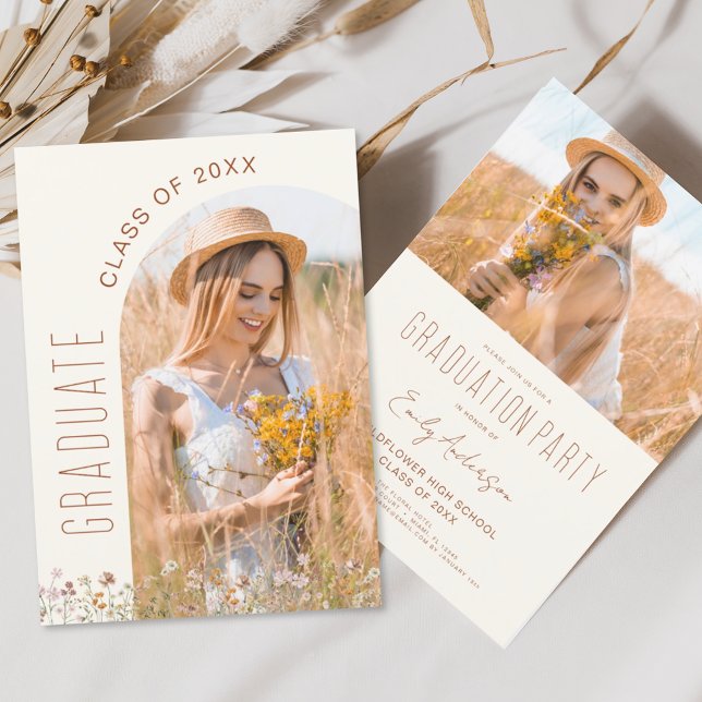 Invitation Fleur sauvage Bloom Graduation Party Arch Photo (Créateur téléchargé)