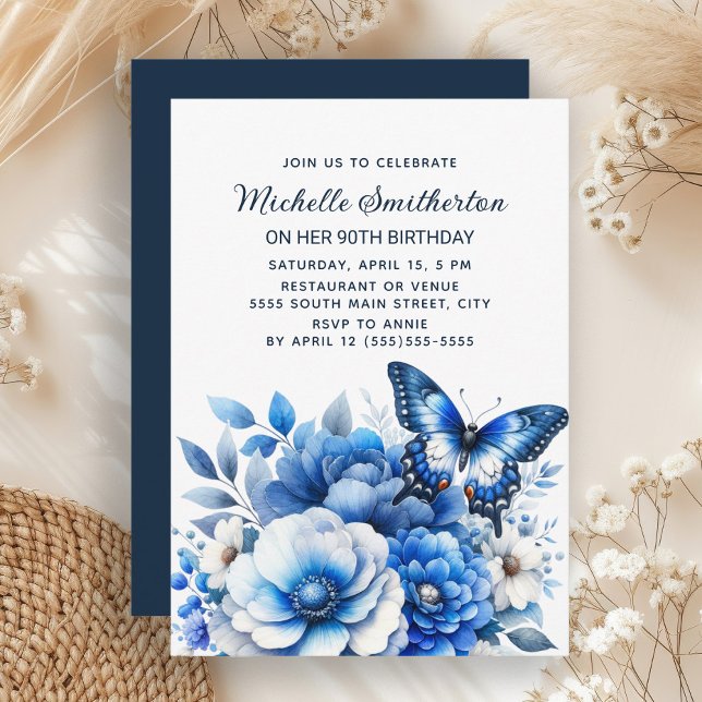 Invitation Fleurs papillons bleues Élégant 90e anniversaire (Blue floral and butterfly 90th birthday party invitation)