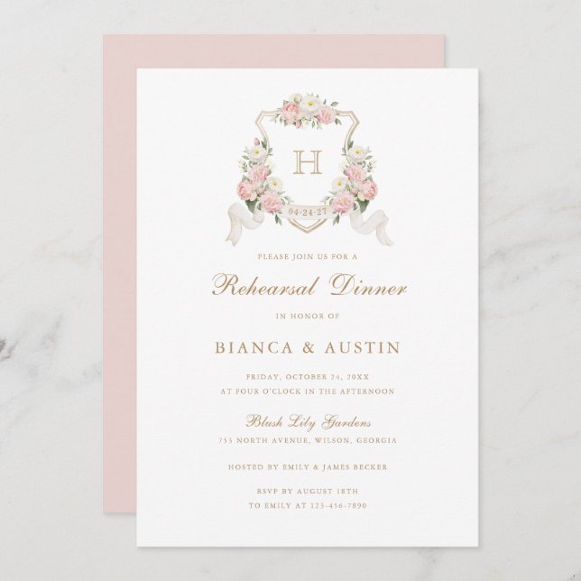 Invitation Floral Blush Rose Crest Monogramme Dîner de répéti (Devant / Derrière)