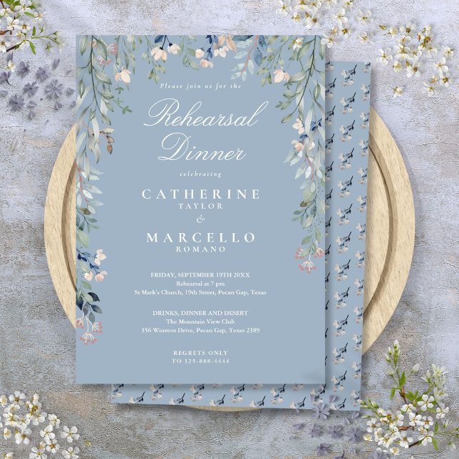 Invitation Floral Cascade Dusty Dîner de répétition bleu (Floral Cascade Dusty Blue Rehearsal Dinner Invitation)