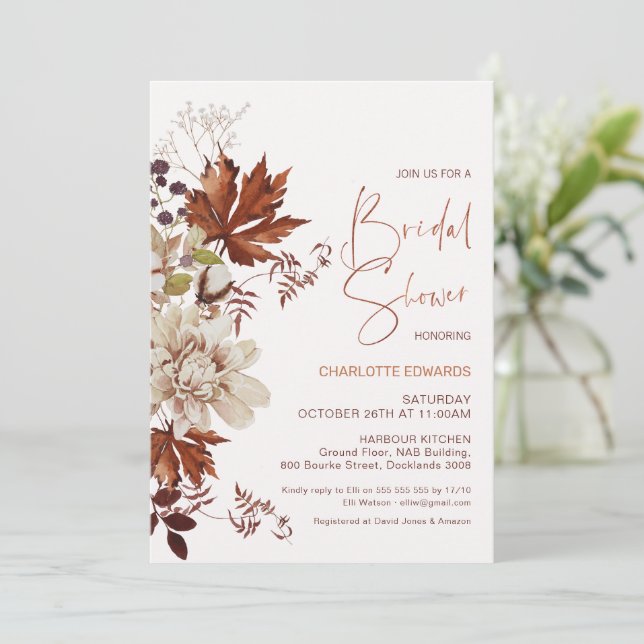 Invitation Floral Crème Brown Chute en Fête des mariées d'amo (Debout devant)