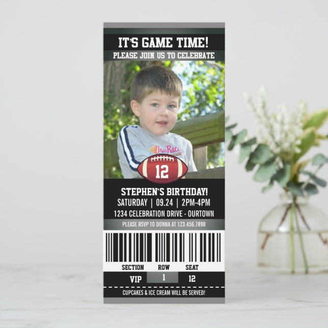 Invitation Football Modèle photo d'anniversaire (Debout devant)