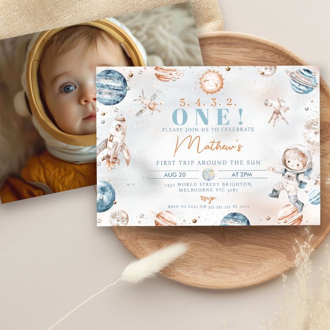 Invitation Garçons Astronaut Bleu Premier Voyage Autour Du So (Boys First Trip Around the Sun 1st Birthday Invitation Photo on the Back  Cute Astronaut Outer Space)
