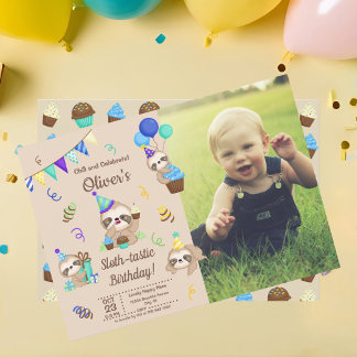 Invitation Gâteau d'anniversaire et cadeaux de sloth heureux