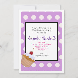 Invitation Gâteau d'anniversaire sur un motif à pois violets