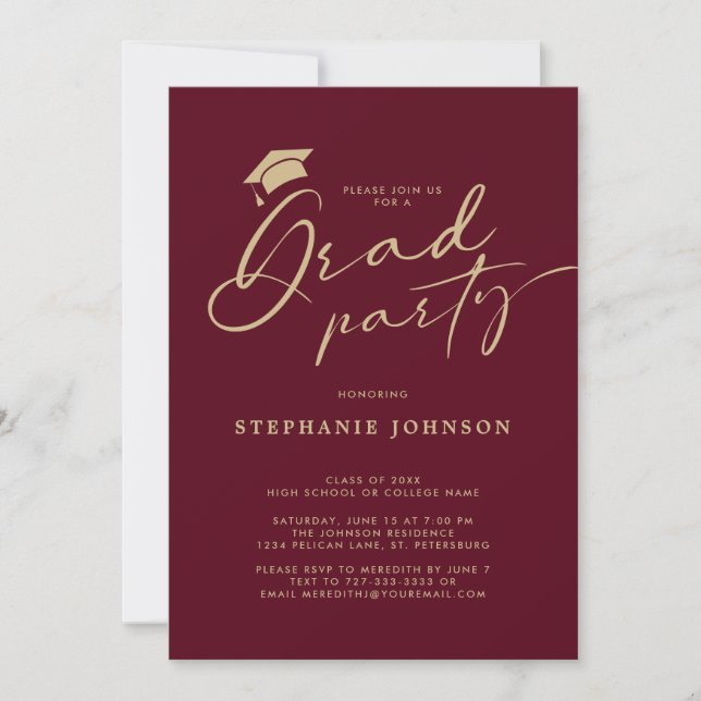 Invitation Gold Maroon Grad Casquette Calligraphie Parti de g (Devant)