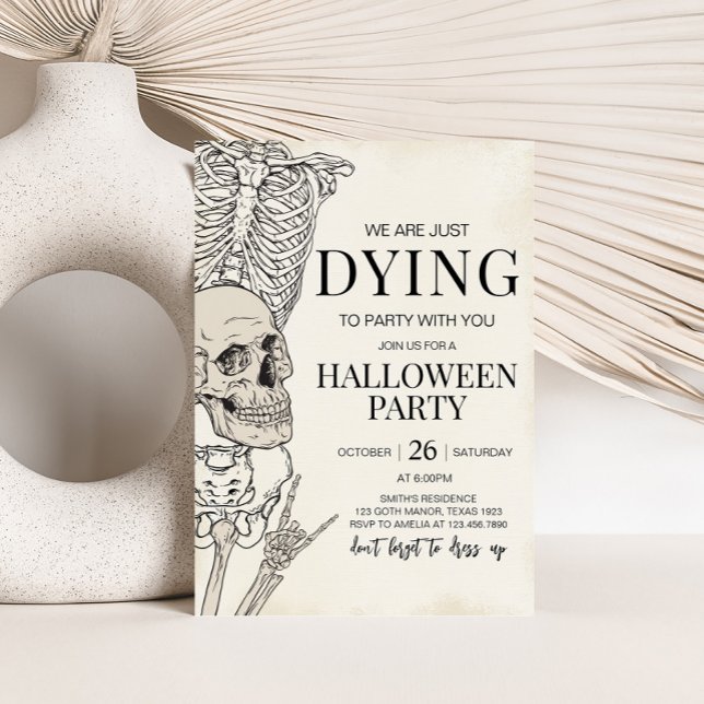 Invitation Gothique Mourir à la fête Squelette Halloween Part (Gothic Skull Dying to Party Skeleton Halloween Party Invitation)