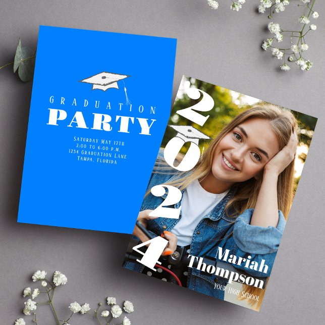 Invitation Graduation Blue Typographie Classe Photo De 2023 (Graduation photo invitation with bold typography and azure blue school colors. )