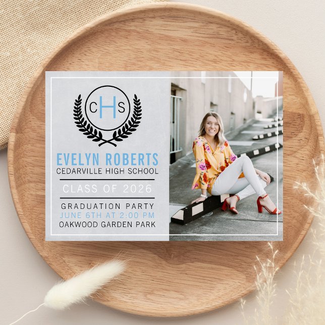 Invitation Graduation Party 2025 Monogramme bleu clair (Créateur téléchargé)