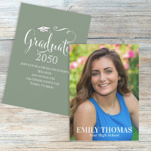 Invitation Graduation Photo Élégant Minimaliste Sage Script