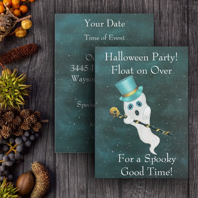 Invitation Halloween Fantôme flottant Top Hat Crâne Canne Cie (Cute silly floating ghost top hat gold skull cane on night sky Halloween party invitations.)