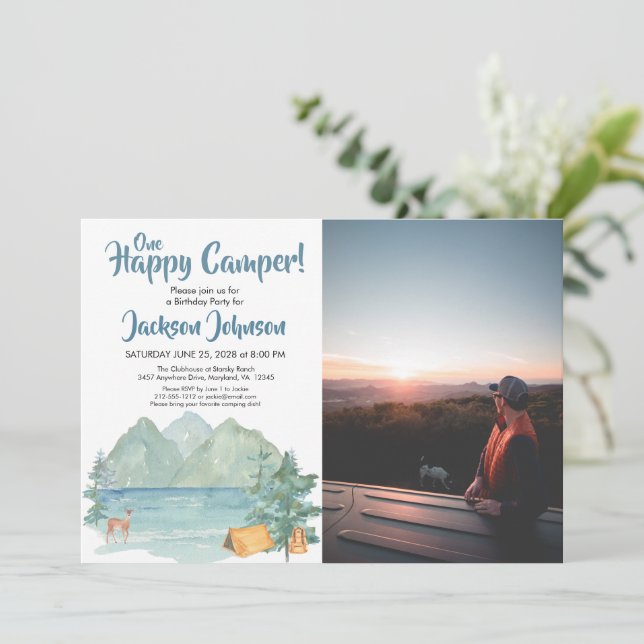 Invitation Happy Camper Photo Rustic Mountains Anniversaire (Debout devant)