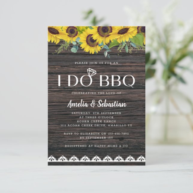 Invitation I Do BBQ Wood Lace Fête des mariées tournesol (Debout devant)