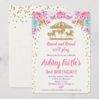 Jeune fille d'invitation au carousel rose et or