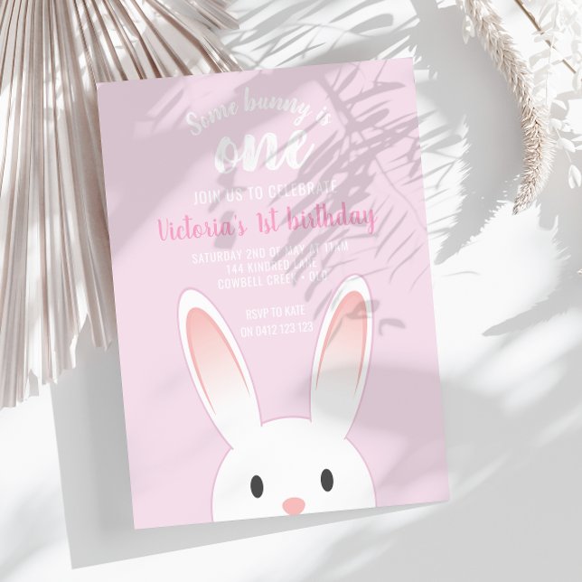 Invitation Joli Rose Un Petit Lapin Est Un Anniversaire (Créateur téléchargé)