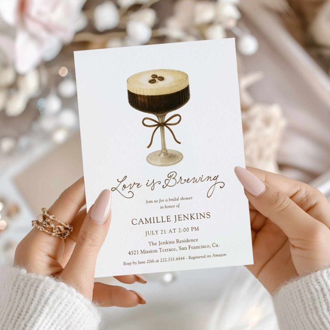 Invitation L'amour brasse la Fête des mariées Martini (Love is Brewing Coffee Martini Bridal Shower Invite)