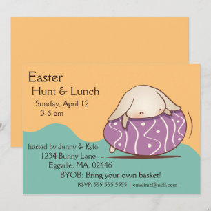 Invitation Lapin adorable pondu sur un oeuf de Pâques violet