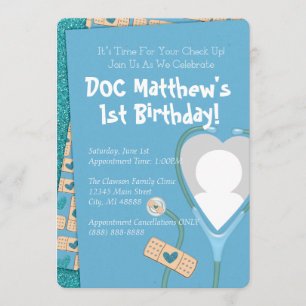 Invitation Le Doc. est dans l'invitation d'anniversaire -