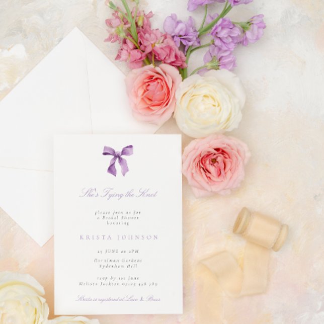 Invitation Lilac She's Tying the Knot Bow Fête des mariées (Créateur téléchargé)