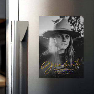 Invitation Magnétique Élégant Yellow Gold Script Photo Graduation