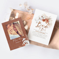 Mariage bohème avec fleurs en terre cuite Photo de