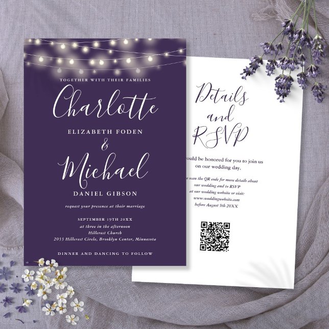 Invitation Mariage de code QR violet de script de lumière de  (String Lights Script Purple QR Code Wedding Invitation)