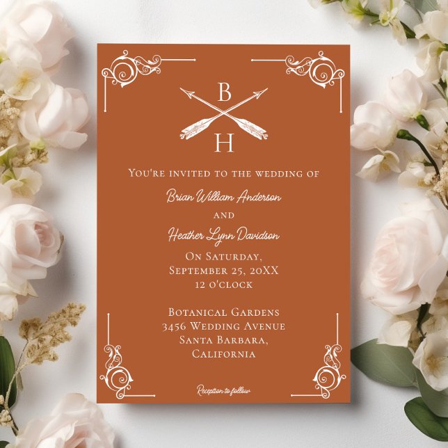 Invitation Mariage de monogramme et flèches orange brûlées (Burnt Orange Monogram and Arrows Wedding Invitation)