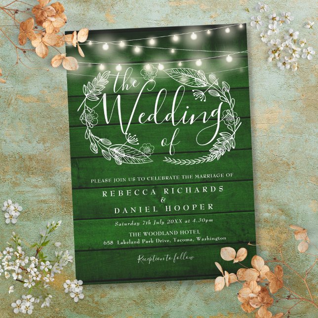 Invitation Mariage de script de chaîne de bois vert (Green Wood String Lights Script Wedding Invitation)