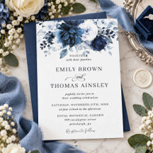 Mariage floral bleu marine et poussiéreux