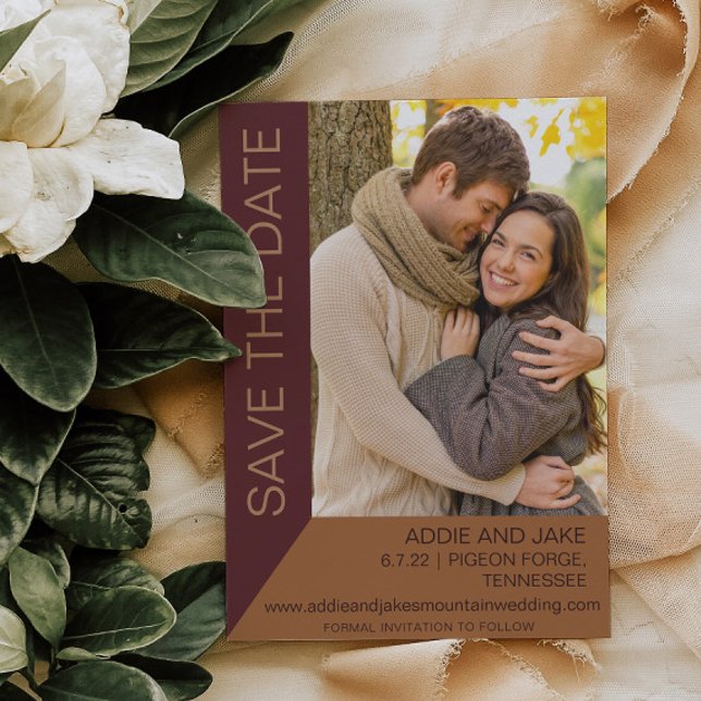 Invitation Mariage moderne Enregistrer Date Photo Bourgogne R (Burgundy and gold wedding Save the Date photo card.)