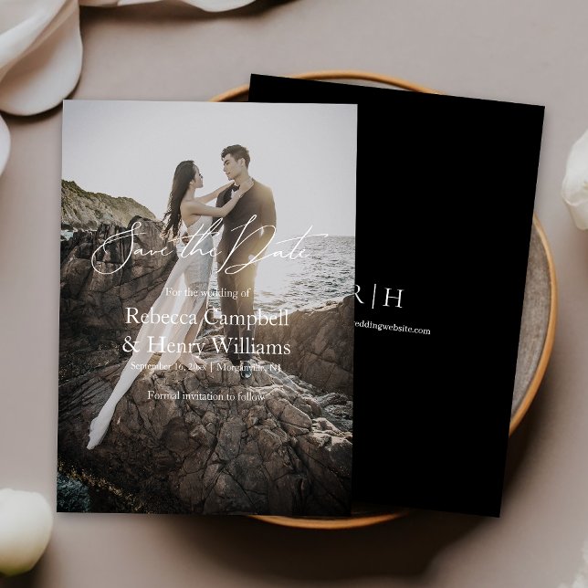 Invitation Mariage Monogramme de script photo moderne Enregis (Capture elegance with our stylish Save the Date, setting the tone for your unforgettable day!)