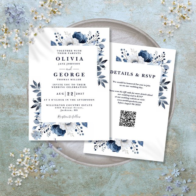 Invitation Marine bleu et blanc Élégant Floral Code QR Mariag (Navy Blue and White Elegant Floral QR Code Wedding Invitation)